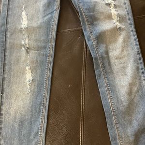 Slightly use.Stretch-denim jeans.